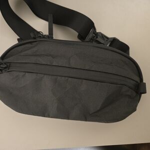 AER DAY SLING 3 ultra New with Tags